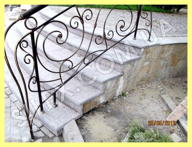 Шлифовка гранитного мощения